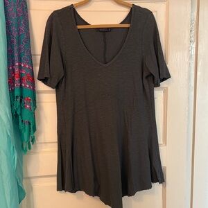 Cut Loose Gray V-Neck Short Sleeve Tunic Tee